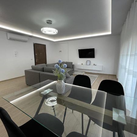 New Bazaar 2022 Apartment ติรานา ภายนอก รูปภาพ