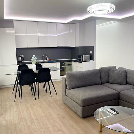 New Bazaar 2022 Apartment ติรานา ภายนอก รูปภาพ
