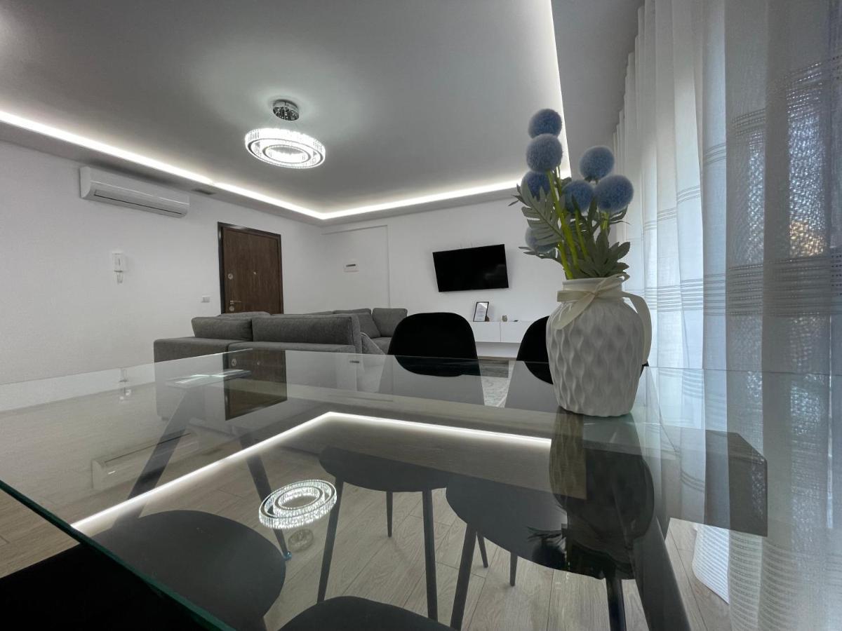 New Bazaar 2022 Apartment ติรานา ภายนอก รูปภาพ